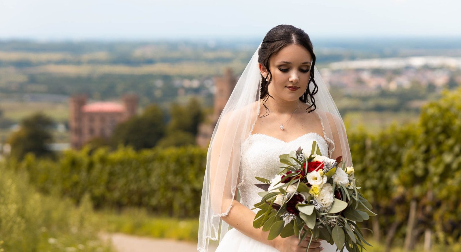 Hochzeitsfotograf Waldemar Reiswich Hochzeitsfotograf Offenburg Hochzeit Schloß Ortenberg Braut First Look