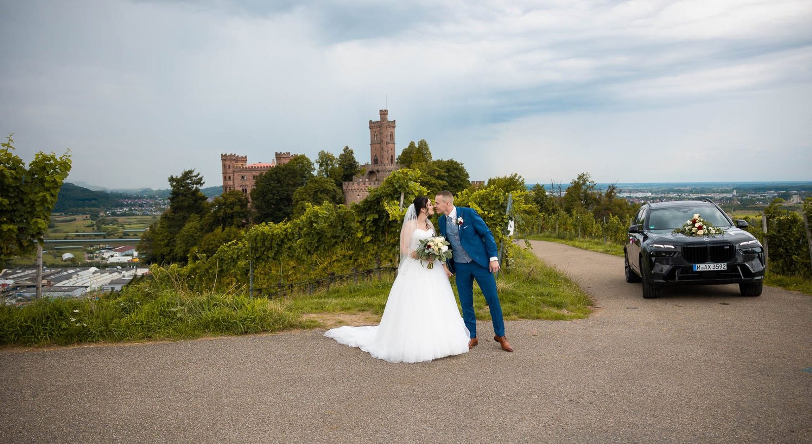 Hochzeitsfotograf Waldemar Reiswich Hochzeitsfotograf Offenburg Hochzeit Schloß Ortenberg Brautpaarshooting