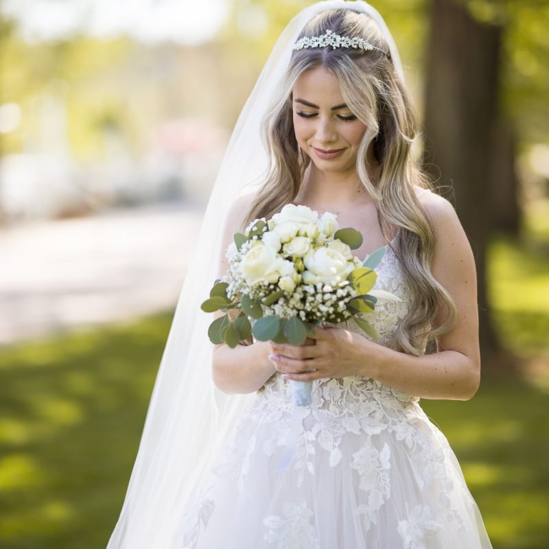 Hochzeit in Europa Park und whitehouse-events Braut mit Blumenstraus