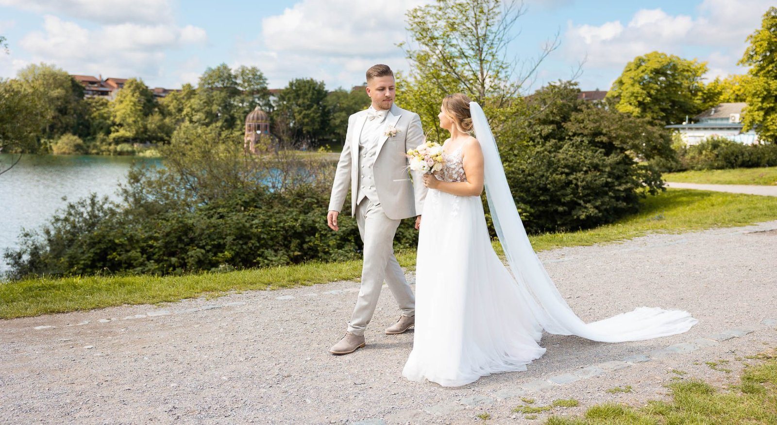 Hochzeitsfotograf Waldemar Reiswich WR Photography Hochzeitsfotograf Hochzeit in Freiburg Schwarzwald, Brautpaarshooting Seepark Freiburg Schwarzwald